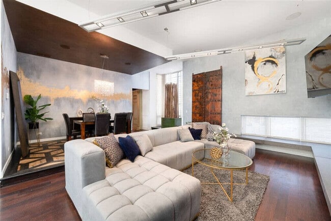 property at 1856 N Fairfield Ave