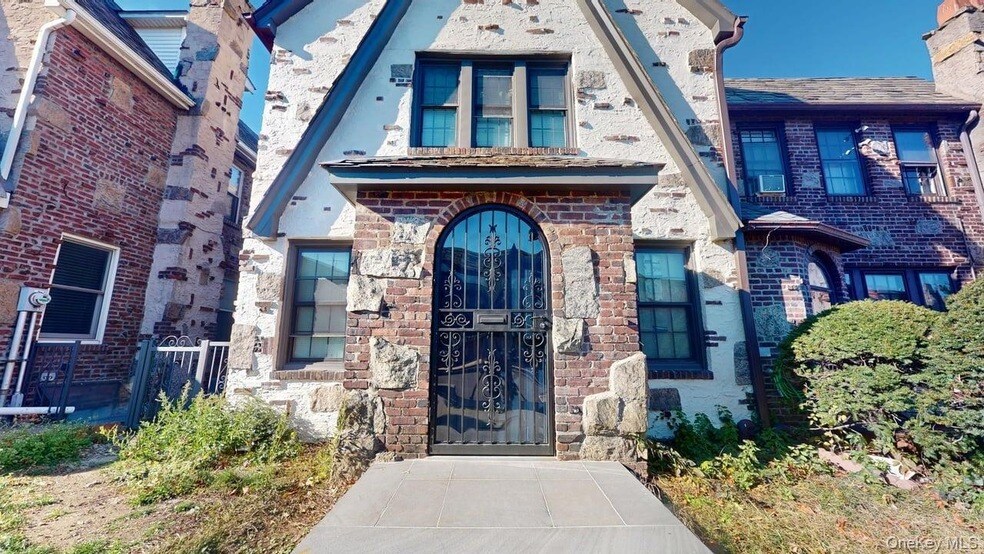 88-37 62nd Dr, Unit 94-I in Queens, NY - Building Photo