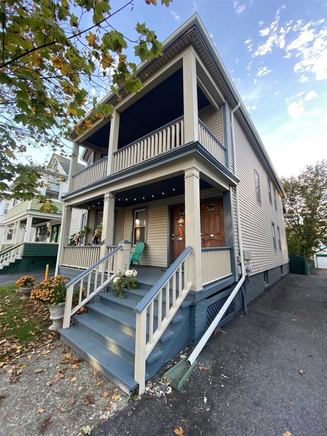 416 Baker St in Poughkeepsie, NY - Building Photo - Building Photo