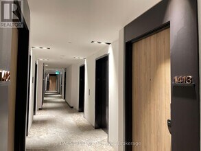 1 Fairview Rd E in Mississauga, ON - Building Photo - Building Photo