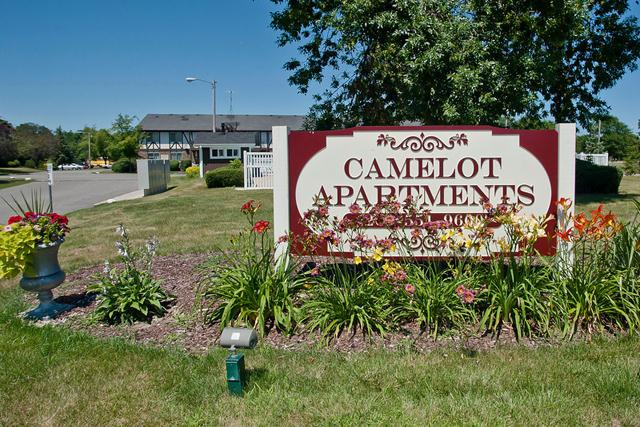 Camelot Apartments in Kenosha, WI - Building Photo - Building Photo