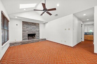 1601 West Ln in Austin, TX - Building Photo - Building Photo
