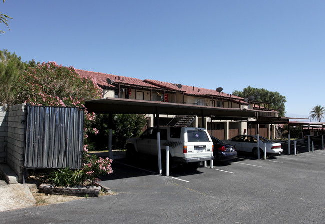Agua Caliente Spa Apartments in Desert Hot Springs, CA - Foto de edificio - Building Photo