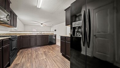 648 Yearwood Ln in Jarrell, TX - Building Photo - Building Photo
