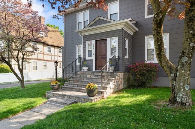 384 Irving Ave in Port Chester, NY - Building Photo - Building Photo