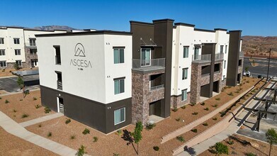 302 S Divario Cyn Dr in Saint George, UT - Building Photo - Building Photo
