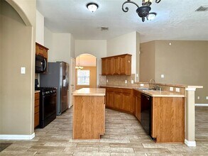 10022 Driftwood Park Dr in Houston, TX - Foto de edificio - Building Photo