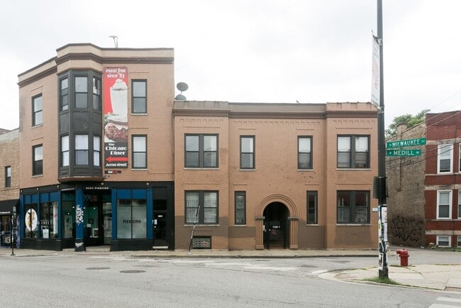 property at 2835 W Medill Ave