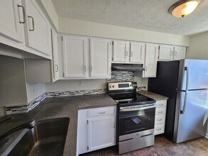 9432 Lexington Cir in Charlotte, NC - Building Photo - Building Photo