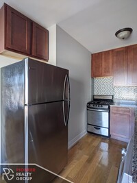 556 W Arlington Pl, Unit 809 in Chicago, IL - Building Photo - Building Photo