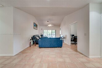 16332 Malibu Dr in Weston, FL - Building Photo - Building Photo
