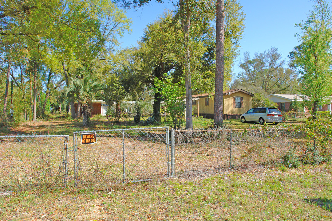 1512 E Burgess Rd in Pensacola, FL - Building Photo