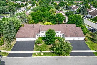15 Gant Cir in Streamwood, IL - Building Photo - Building Photo