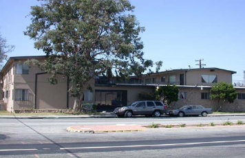 1815 E Artesia Blvd in Long Beach, CA - Foto de edificio - Building Photo