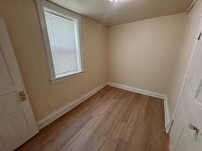 2004 W Lincoln Ave in Milwaukee, WI - Building Photo - Building Photo