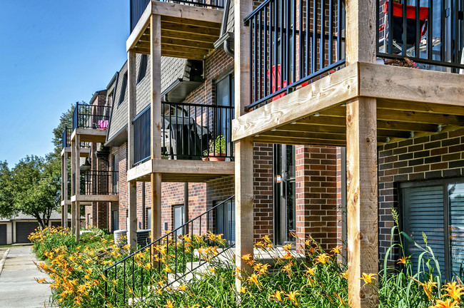 Huntington Park Apartments in Papillion, NE - Foto de edificio - Building Photo