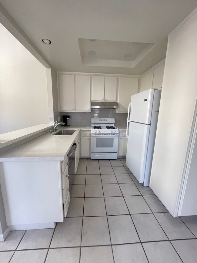 27646 Nugget Dr, Unit Canyon Country Condo #8 in Santa Clarita, CA - Building Photo - Building Photo