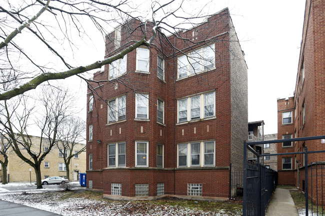 7956 S Dobson Ave in Chicago, IL - Foto de edificio - Building Photo