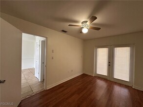 821 Courtington Ln in Ft. Myers, FL - Foto de edificio - Building Photo