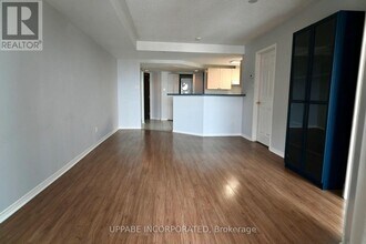 310 Central Park Dr in Ottawa, ON - Building Photo - Building Photo