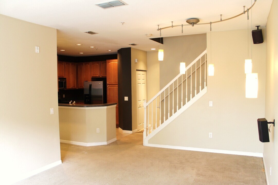 2460 Grand Central Pky in Orlando, FL - Building Photo