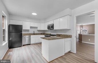 46607 Carriage Ct in Sterling, VA - Building Photo - Building Photo