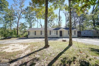 1092 W Adrian Cir SW in Conyers, GA - Foto de edificio - Building Photo