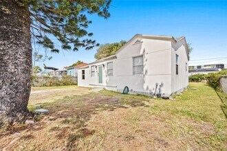 919 NW 66th St in Miami, FL - Building Photo - Building Photo