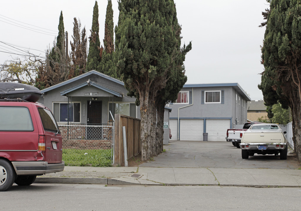 21271 Hathaway Ave in Hayward, CA - Building Photo