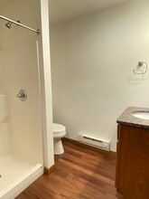 303 S Commercial St in Rockland, WI - Foto de edificio - Building Photo