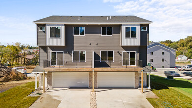 Heritage Hill in West Branch, IA - Foto de edificio - Building Photo