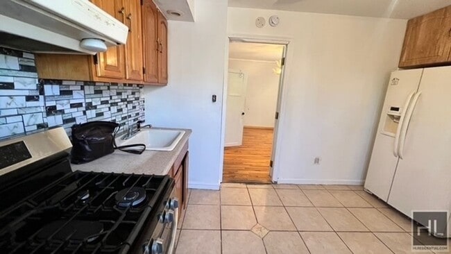 687 E 46th St in Brooklyn, NY - Building Photo - Building Photo