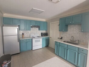 1006 Sealy Ave in Galveston, TX - Building Photo - Building Photo