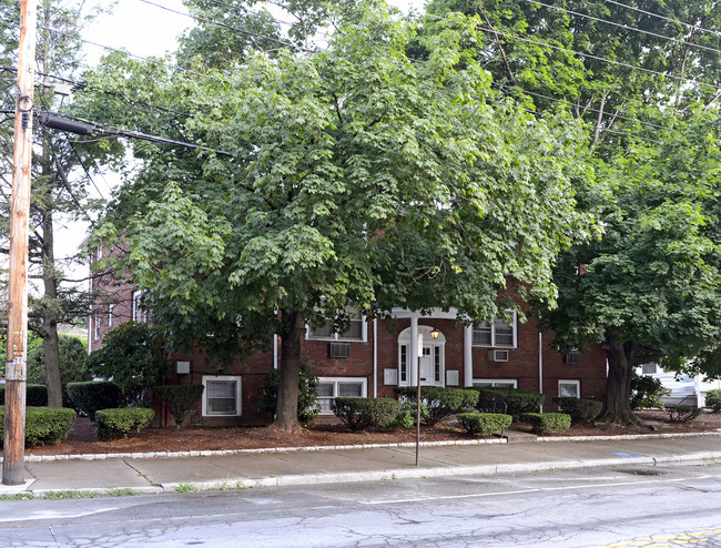 1050 Hope St in Providence, RI - Foto de edificio - Building Photo