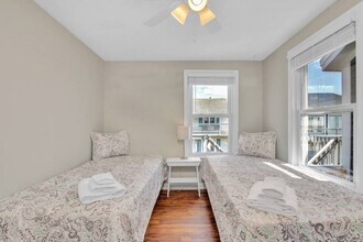 21 Island Path in Hampton, NH - Foto de edificio - Building Photo