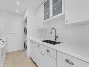 255 Galen Dr in Key Biscayne, FL - Building Photo - Building Photo