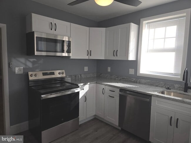 2911 Markley Ave in Baltimore, MD - Foto de edificio - Building Photo