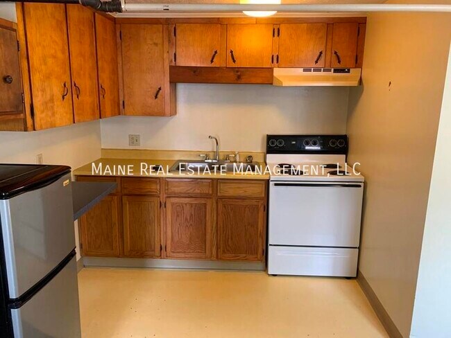 2412 Western Ave-Unit -Apt H in Newburgh, ME - Building Photo - Building Photo