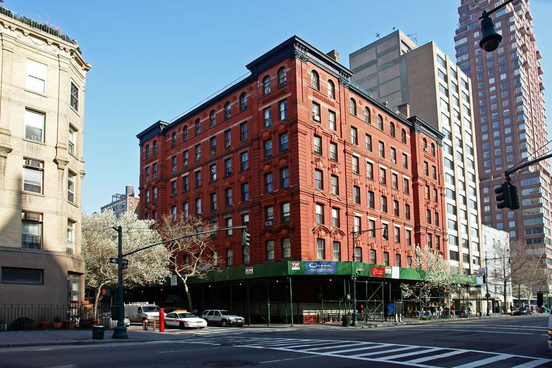 380 Columbus Avenue in New York, NY - Building Photo