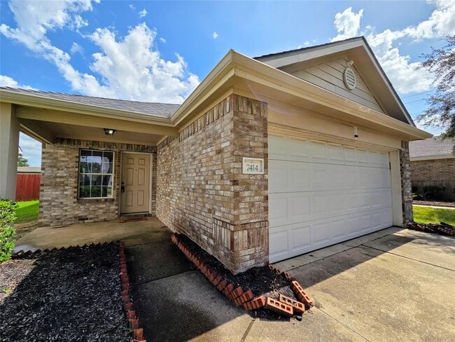 property at 7414 Fox Knoll Ln
