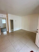 336 E Sycamore St in Willows, CA - Foto de edificio - Building Photo