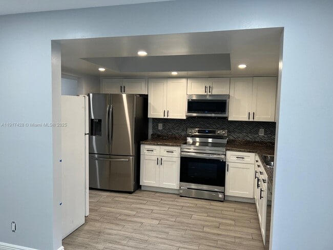 3064 Riverside Dr in Coral Springs, FL - Building Photo - Building Photo