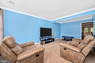 1323 Lindsay Ln in Hagerstown, MD - Building Photo - Building Photo