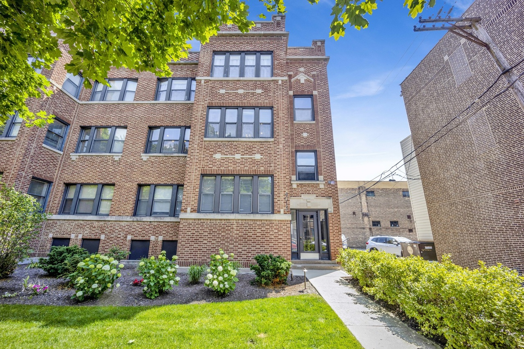 4013 N Southport Ave, Unit 4013 N Southport Ave #1 in Chicago, IL - Building Photo