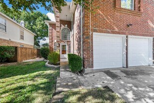434 Moonlight Way in Irving, TX - Building Photo