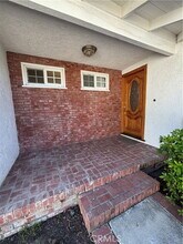 23070 Leonora Dr in Los Angeles, CA - Building Photo - Building Photo