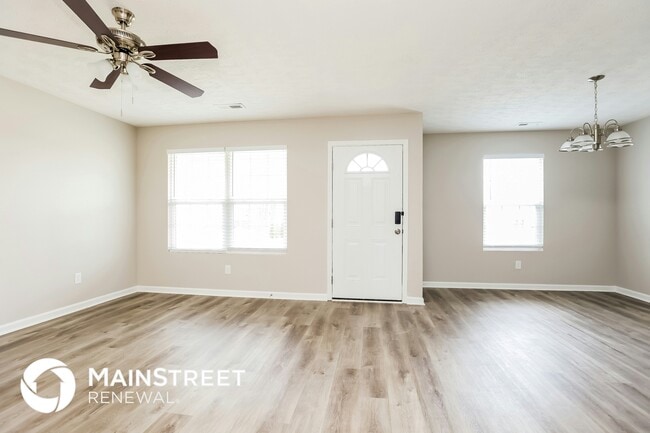 242 N Blakemore Ave in Gallatin, TN - Foto de edificio - Building Photo