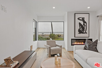 3305 Ocean Front Walk in Marina Del Rey, CA - Building Photo - Building Photo