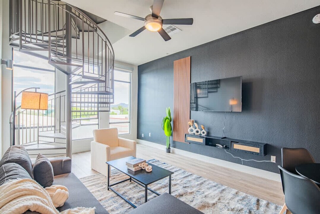 15501 N Dial Blvd in Scottsdale, AZ - Building Photo