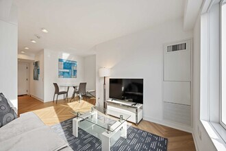 225 Adelaide St W, Unit SI ID1357593P in Toronto, ON - Building Photo - Building Photo